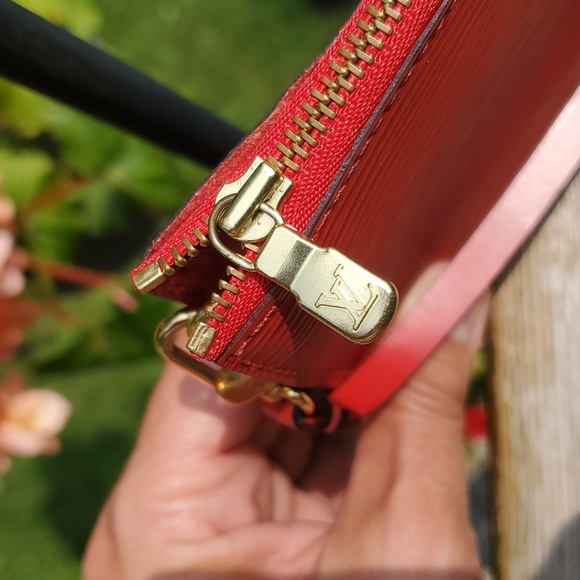 💥💥SOLD💥LOUIS VUITTON EPI POCHETTE - Picture 3 of 12